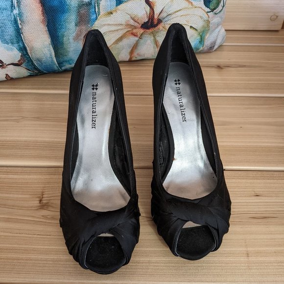 Black satin peep toe heels sz 5 .5 - Picture 2 of 6